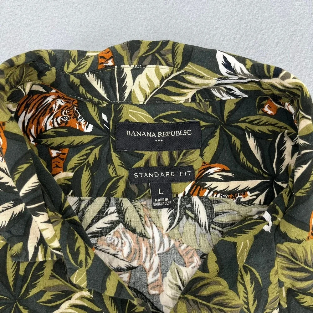 Banana Republic Mens Tiger Tropical Leaf Print Rayon Short Sleeve Shirt‎ Green L